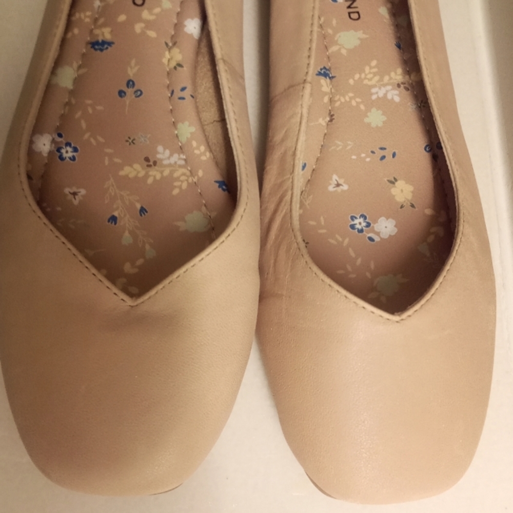 Shoes - Picture 4 of 4